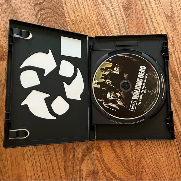 NWT/EUC AMC The Walking Dead TV Series DVD Set (Season 1 & Season 2) - Picture 7 of 12